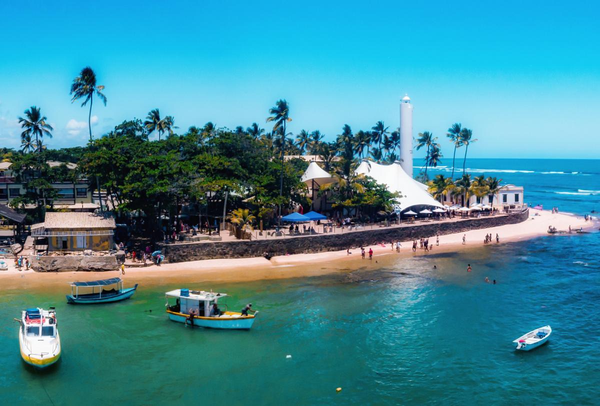 Traslado de chegada e saída + Passeio na Praia do Forte