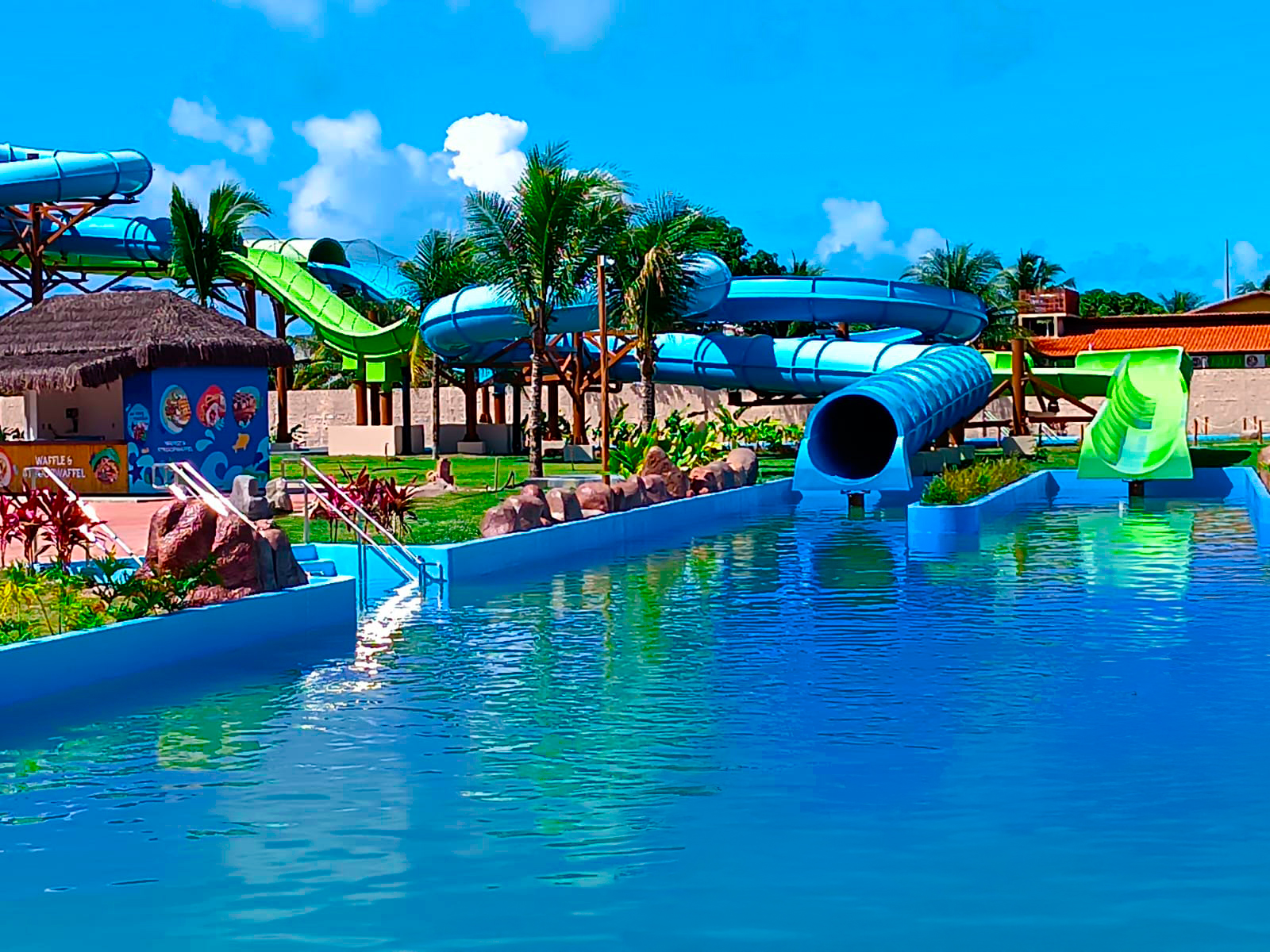 Transporte + ingresso para o parque aquático Acquaventura Carneiros