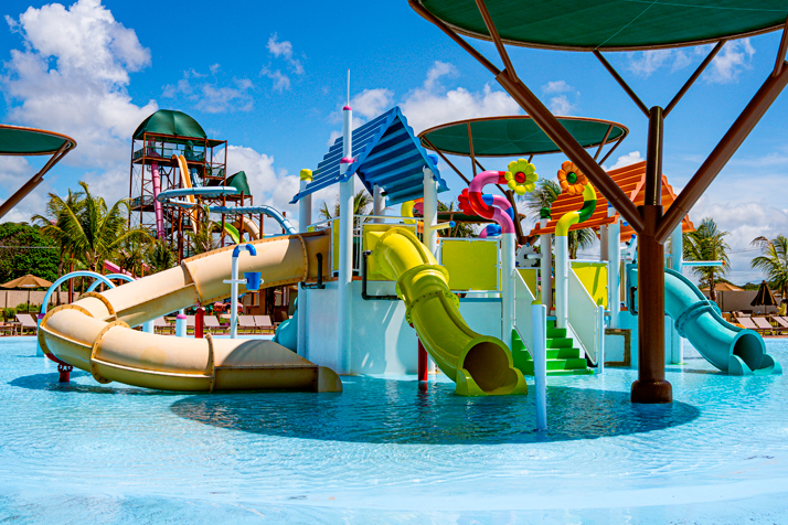 Transporte + ingresso para o parque aquático Acquaventura Carneiros