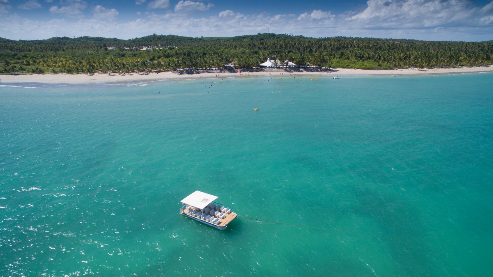Paripueira — Praia calma e piscinas naturais saindo de Maceió.