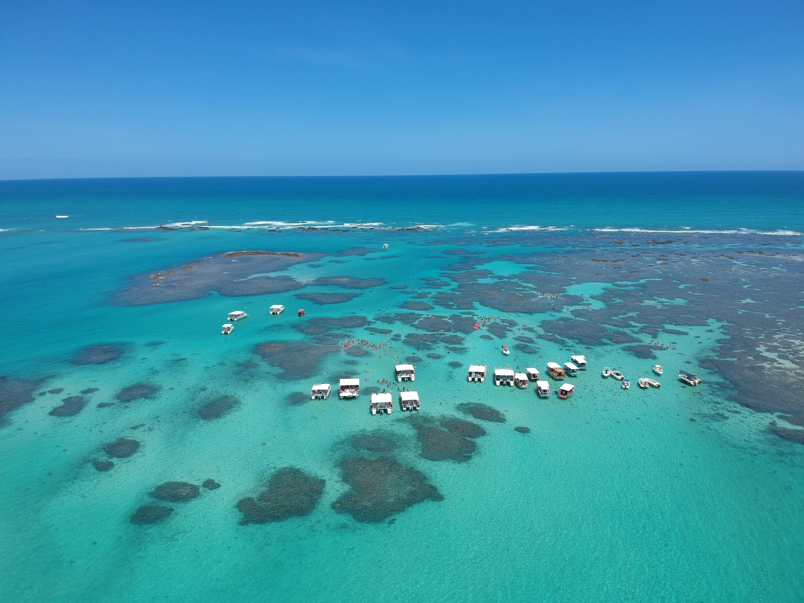 Maragogi — o Caribe Brasileiro com beach club incluso, saindo de Maceió.