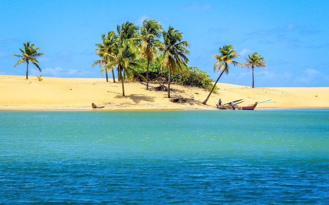  Foz do Rio São Francisco — Encontro do rio com o mar.