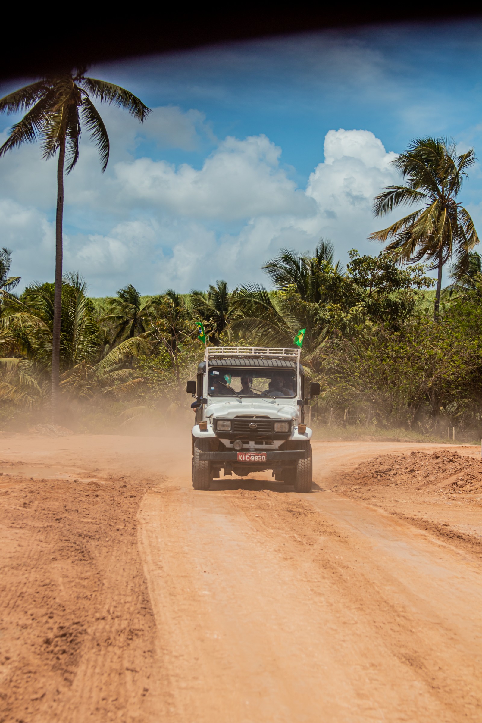 Paripueira — Praia calma e piscinas naturais saindo de Maceió.