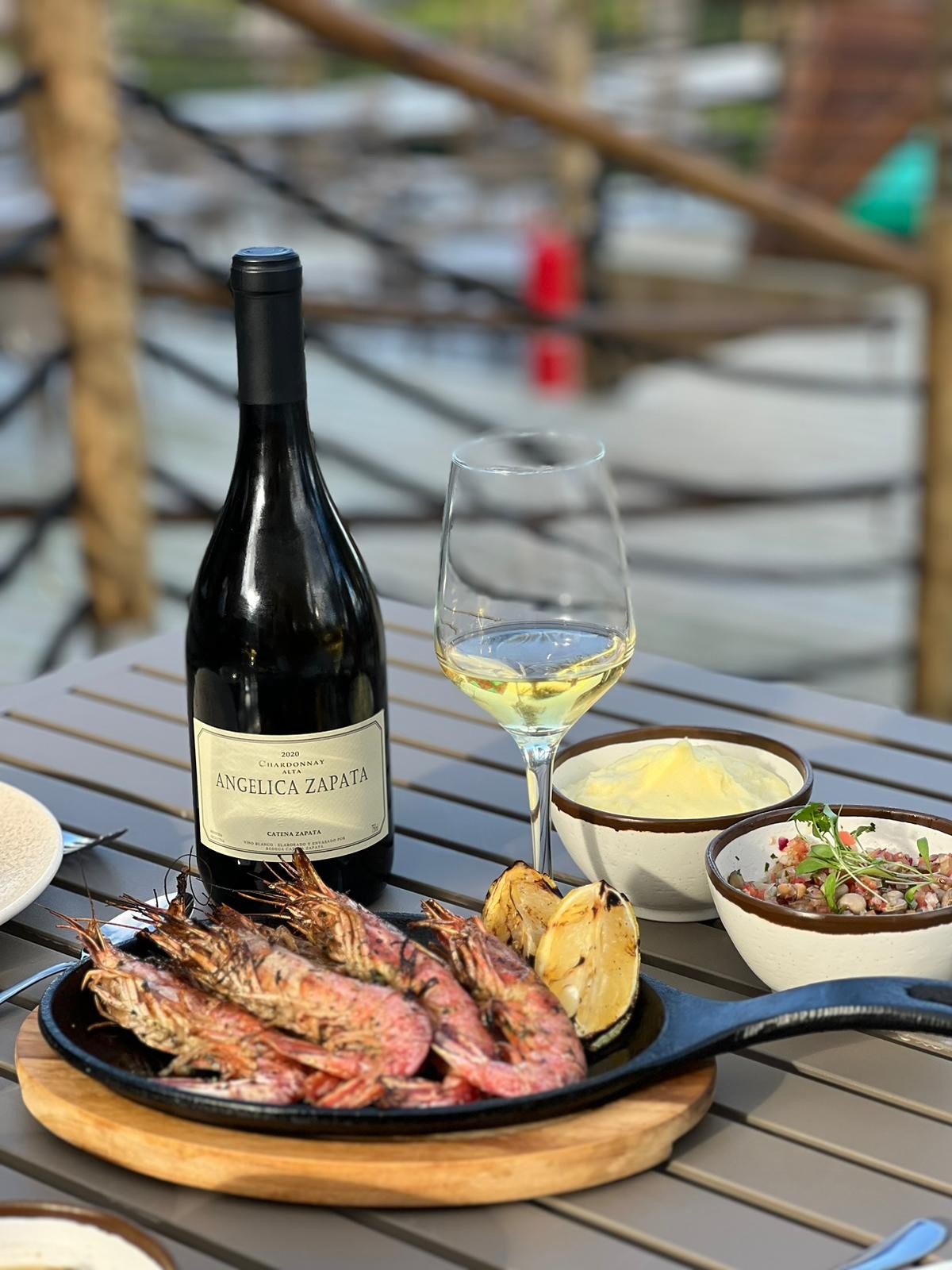 Praia do Carro Quebrado — Falésias e mar azul saindo de Maceió.