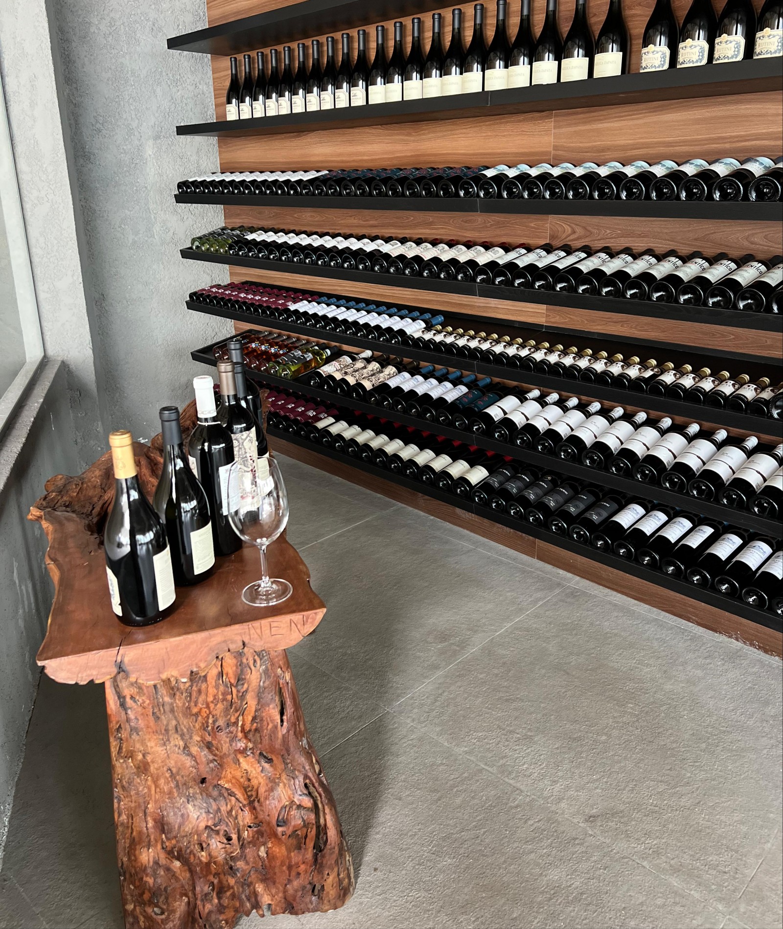 Praia do Carro Quebrado — Falésias e mar azul saindo de Maceió.