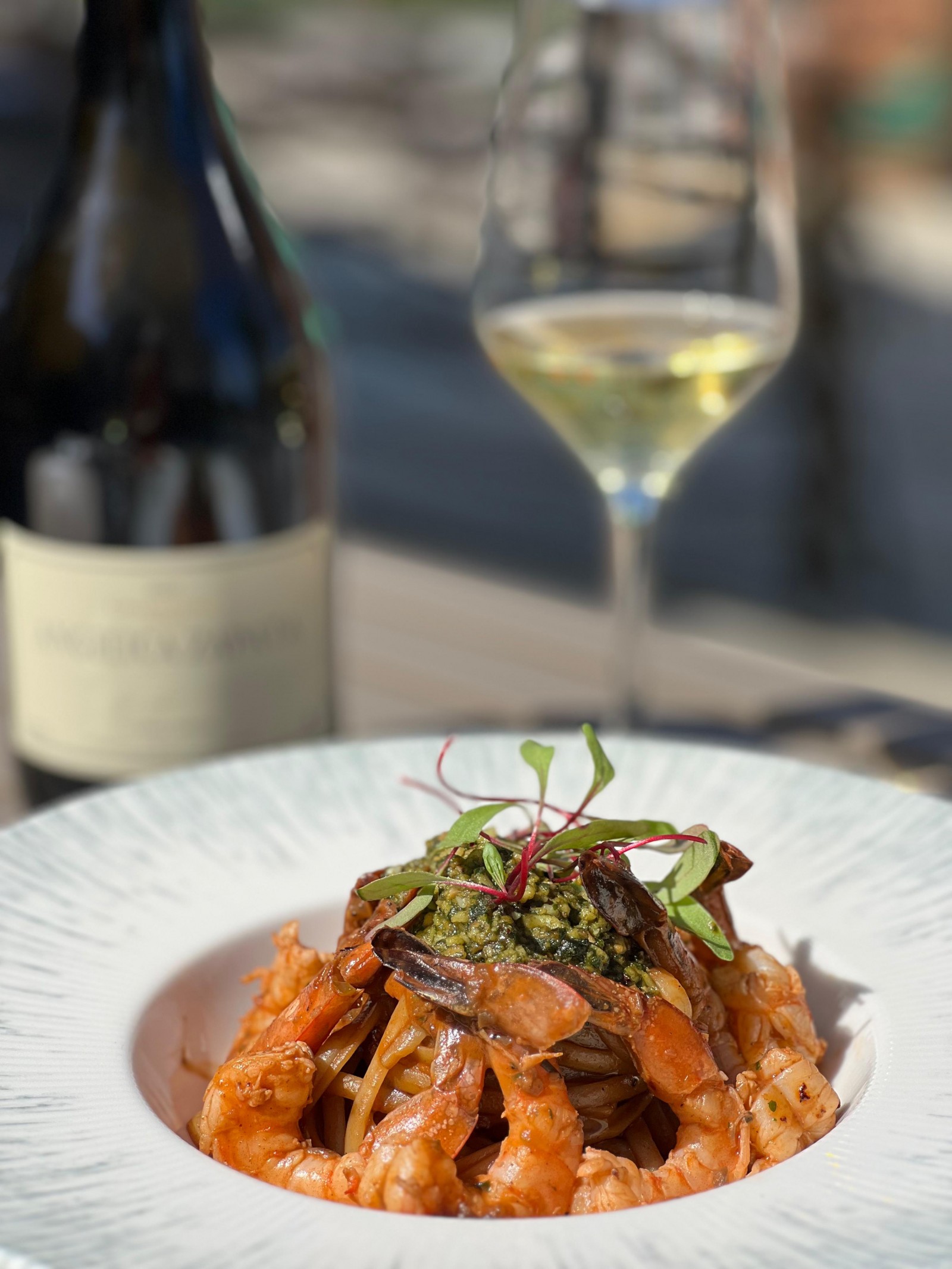 Praia do Carro Quebrado — Falésias e mar azul saindo de Maceió.