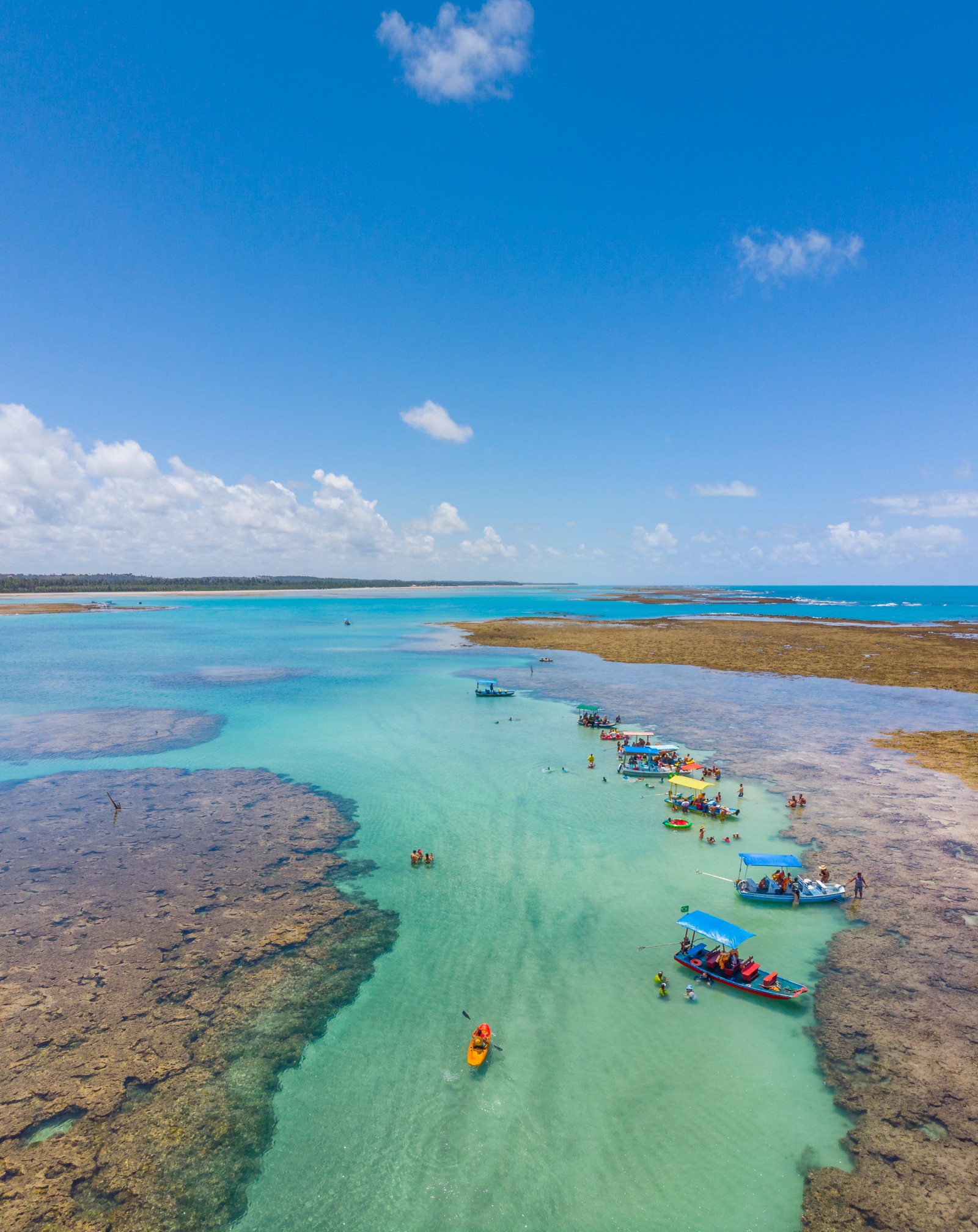 São Miguel dos Milagres — Mar calmo e piscinas naturais saindo de Maceió.