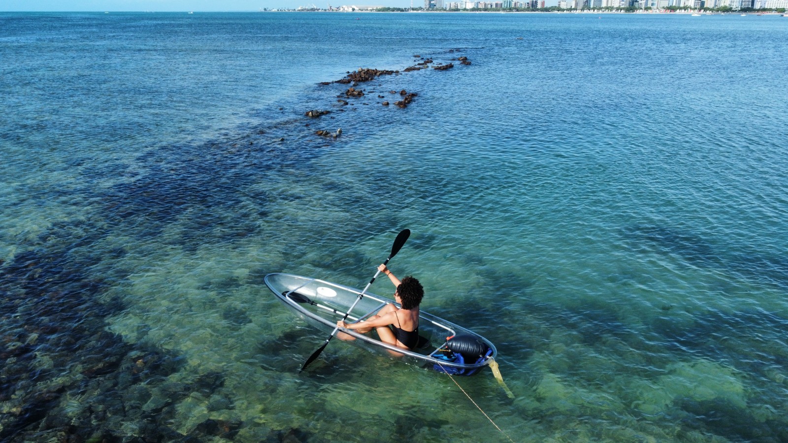 Remada Transparente — Veja o fundo do mar sem mergulhar.