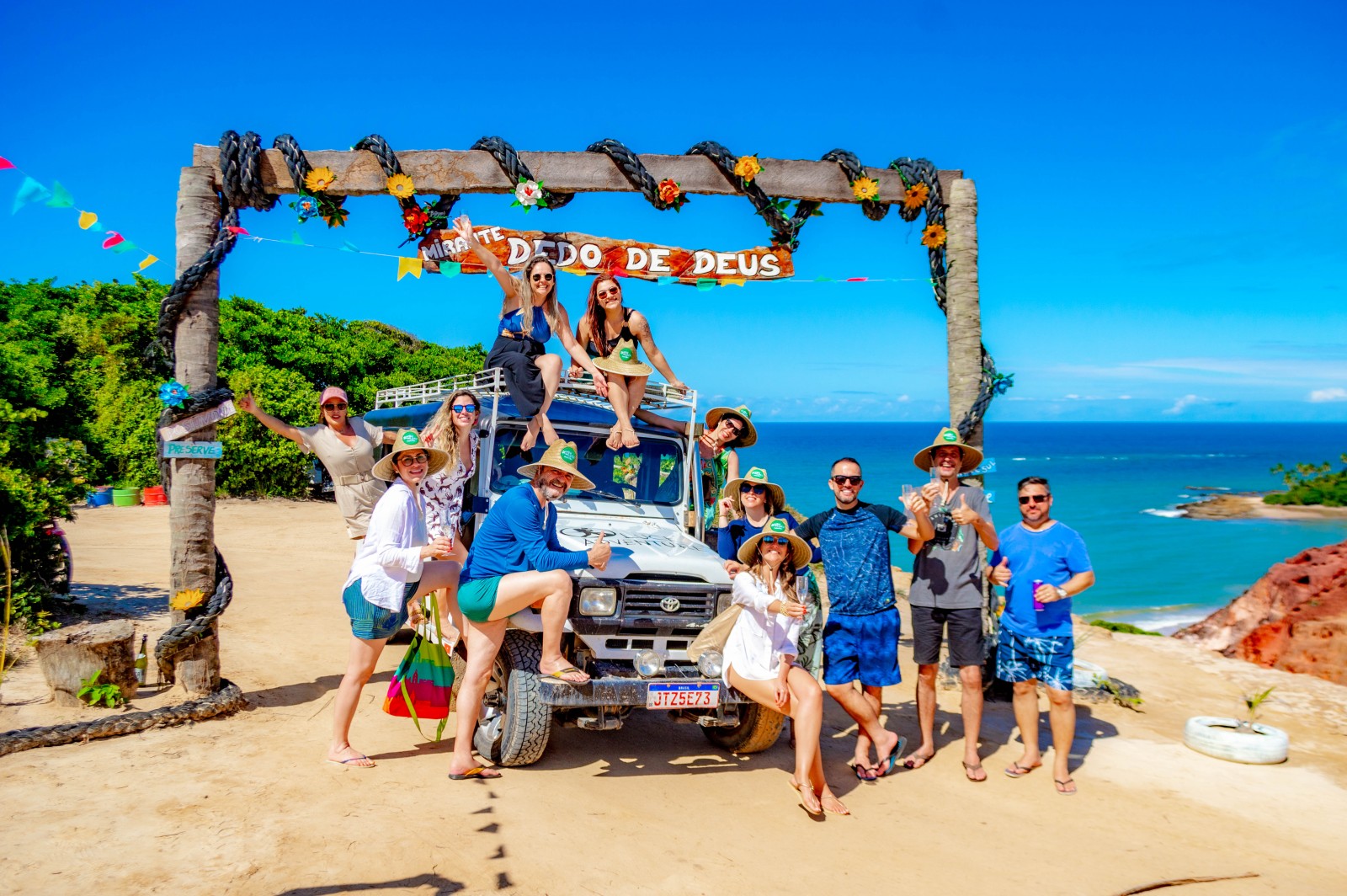 Passeio de 4x4 pela Trilha dos Mirantes da Costa do Conde