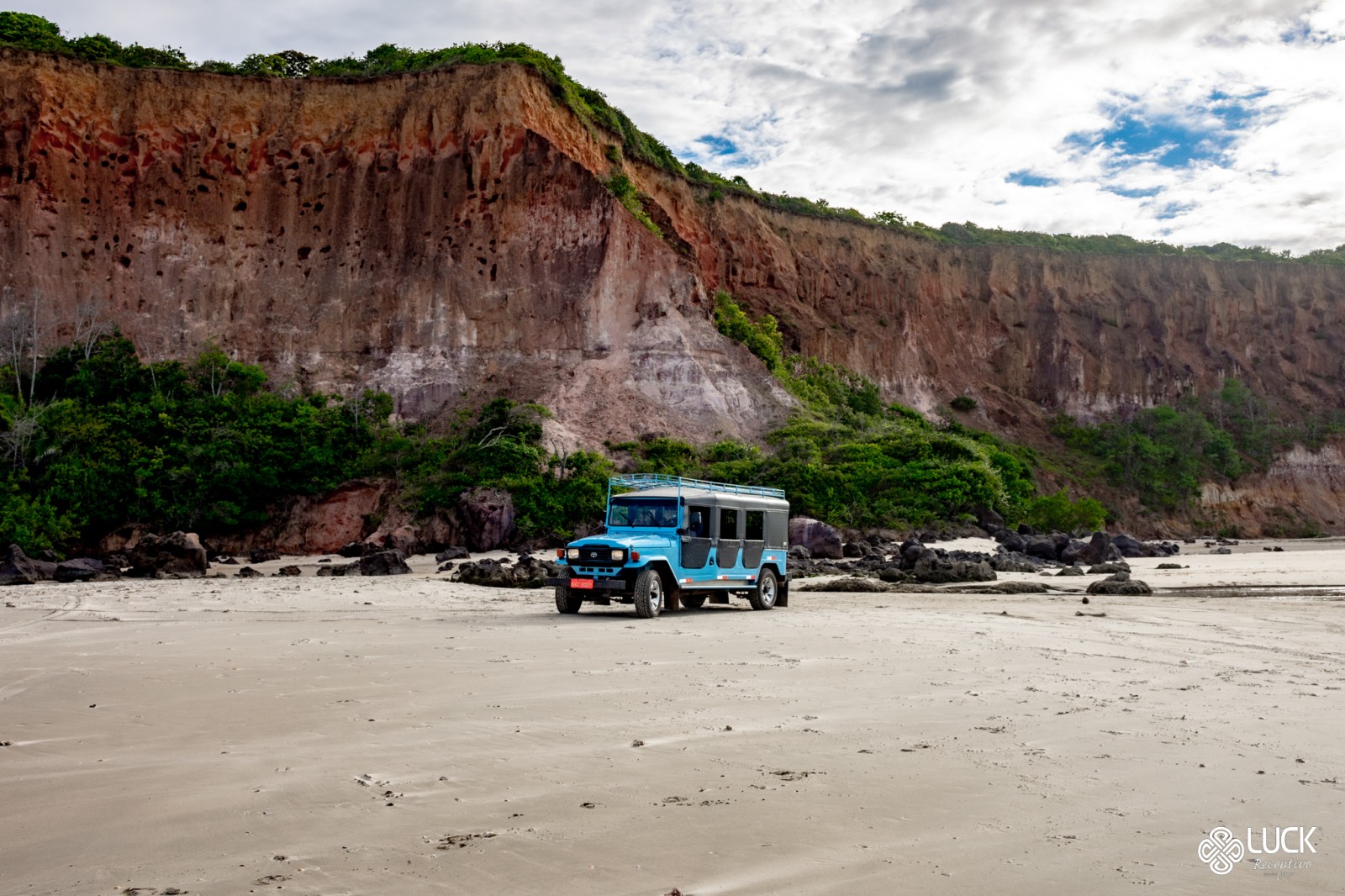 Passeio de 4x4 pela Trilha dos Coqueirais no Litoral Norte