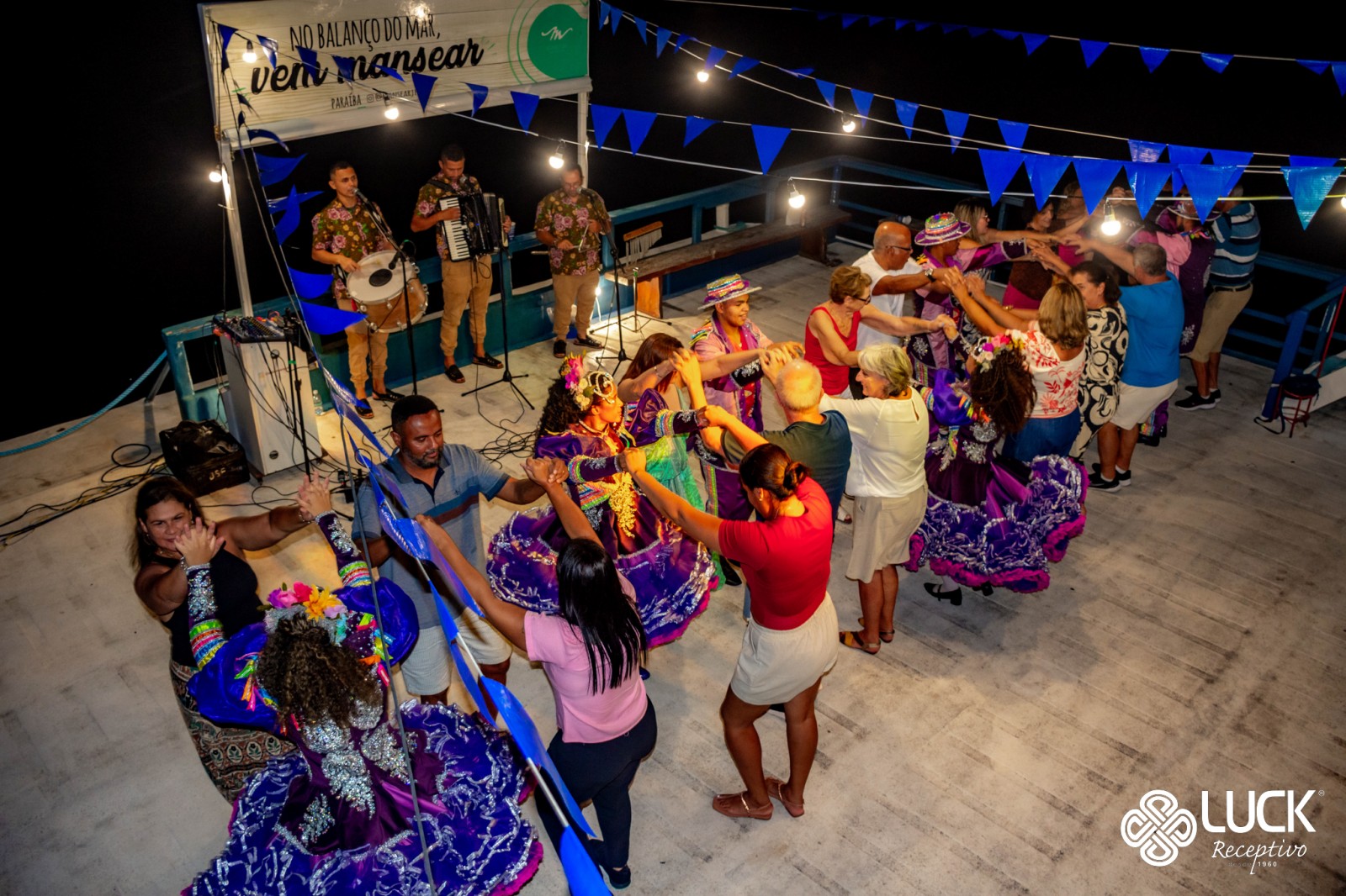 Passeio no Catamarã do Forró na Praia do Jacaré - Exclusivo