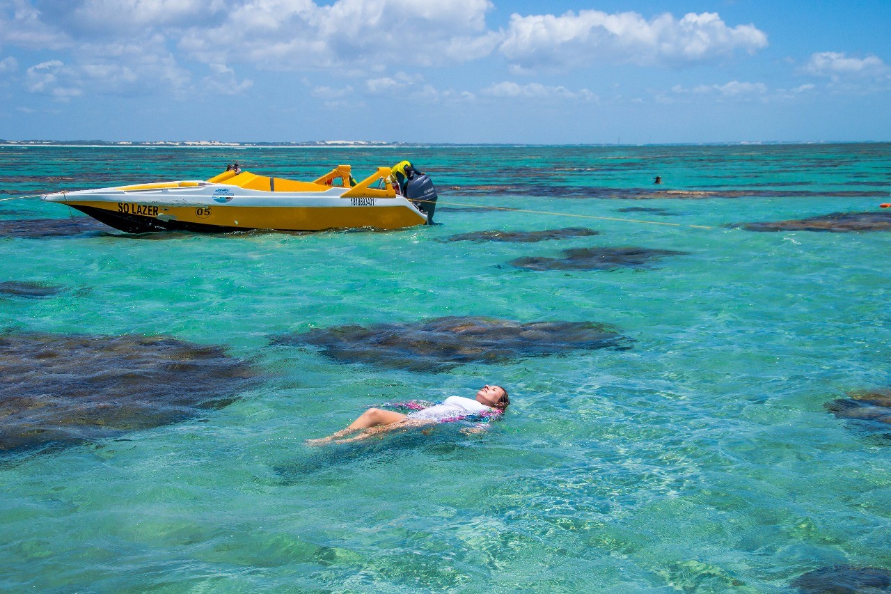 Praia de Perobas com passeio de lancha