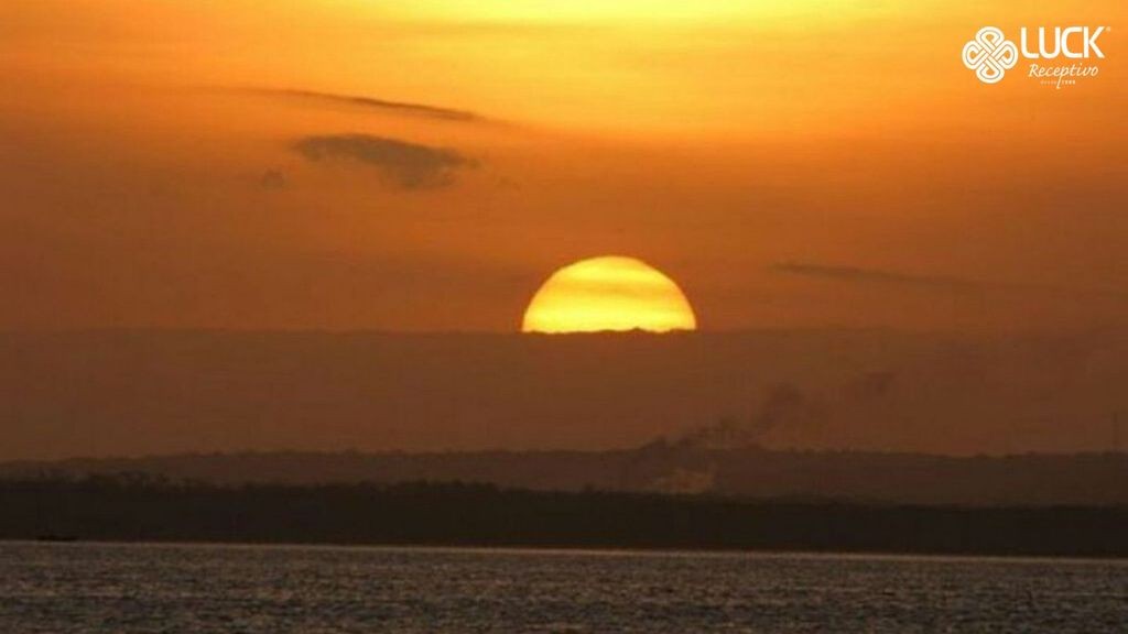 Passeio de Barco com entardecer na Lagoa de Guaraíras